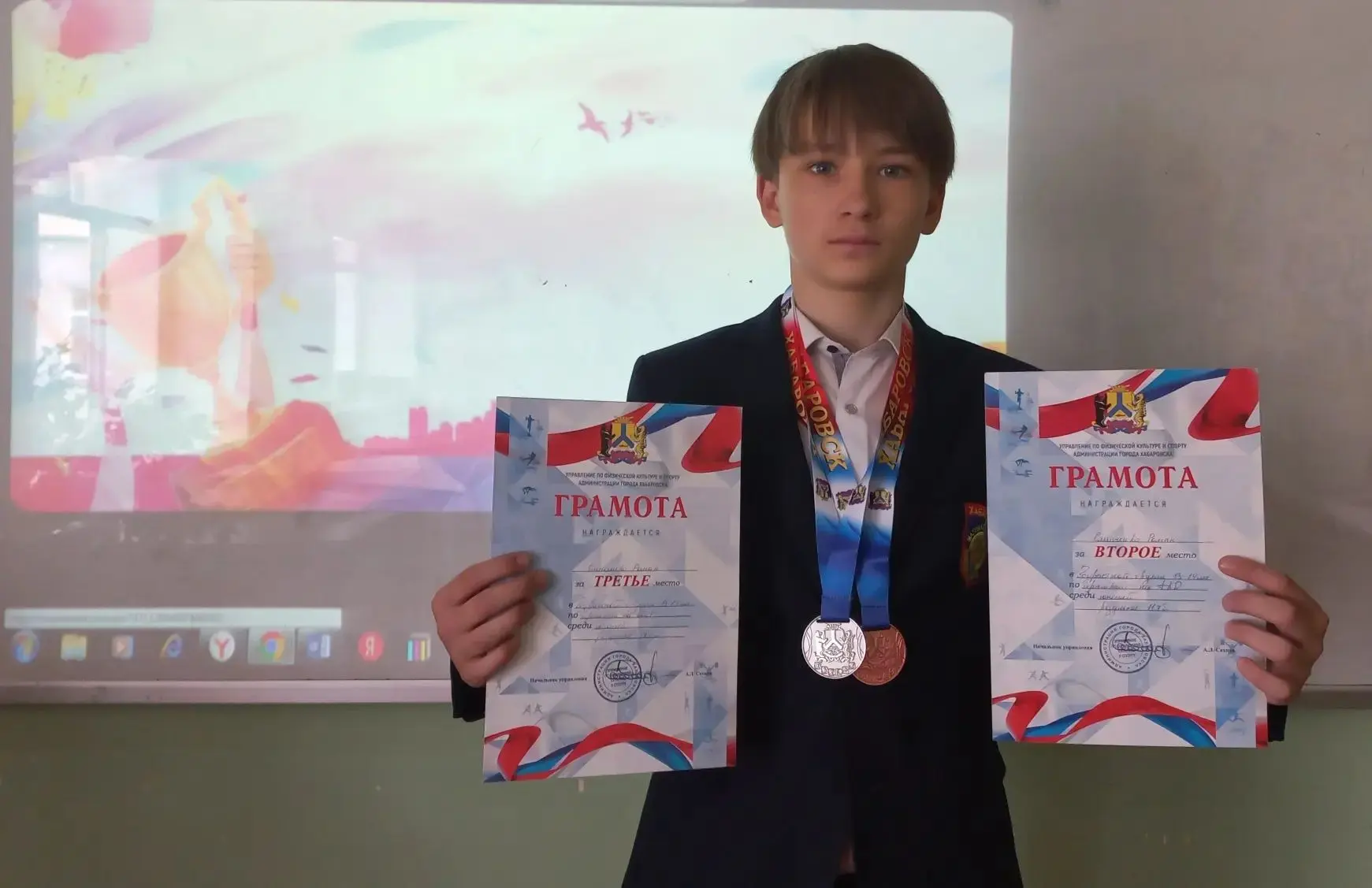 🎉 Двойная победа Романа Слипченко! 🏆

Наш спортсмен, ученик 6 «А» класса Роман Слипченко, вернулся