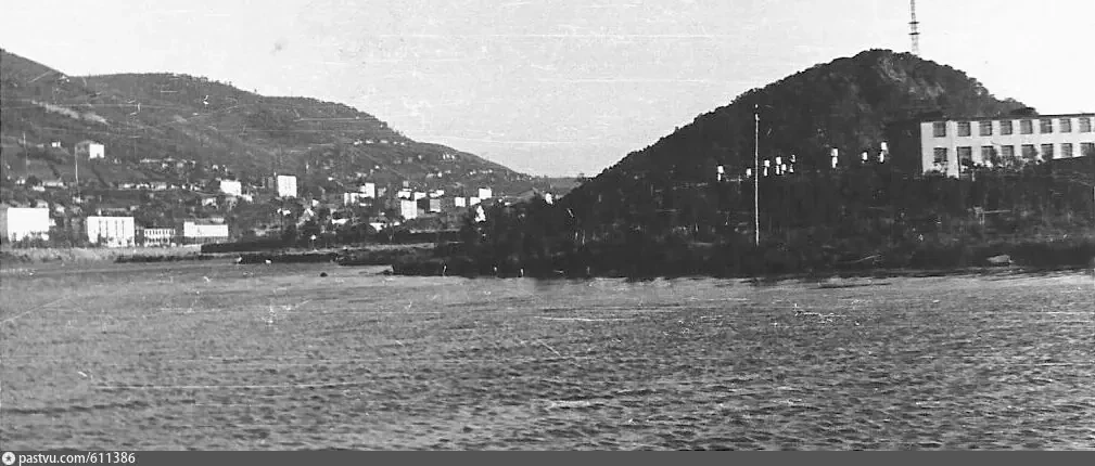 Вид на Култучное озеро и Никольскую сопку 1962–1969 гг