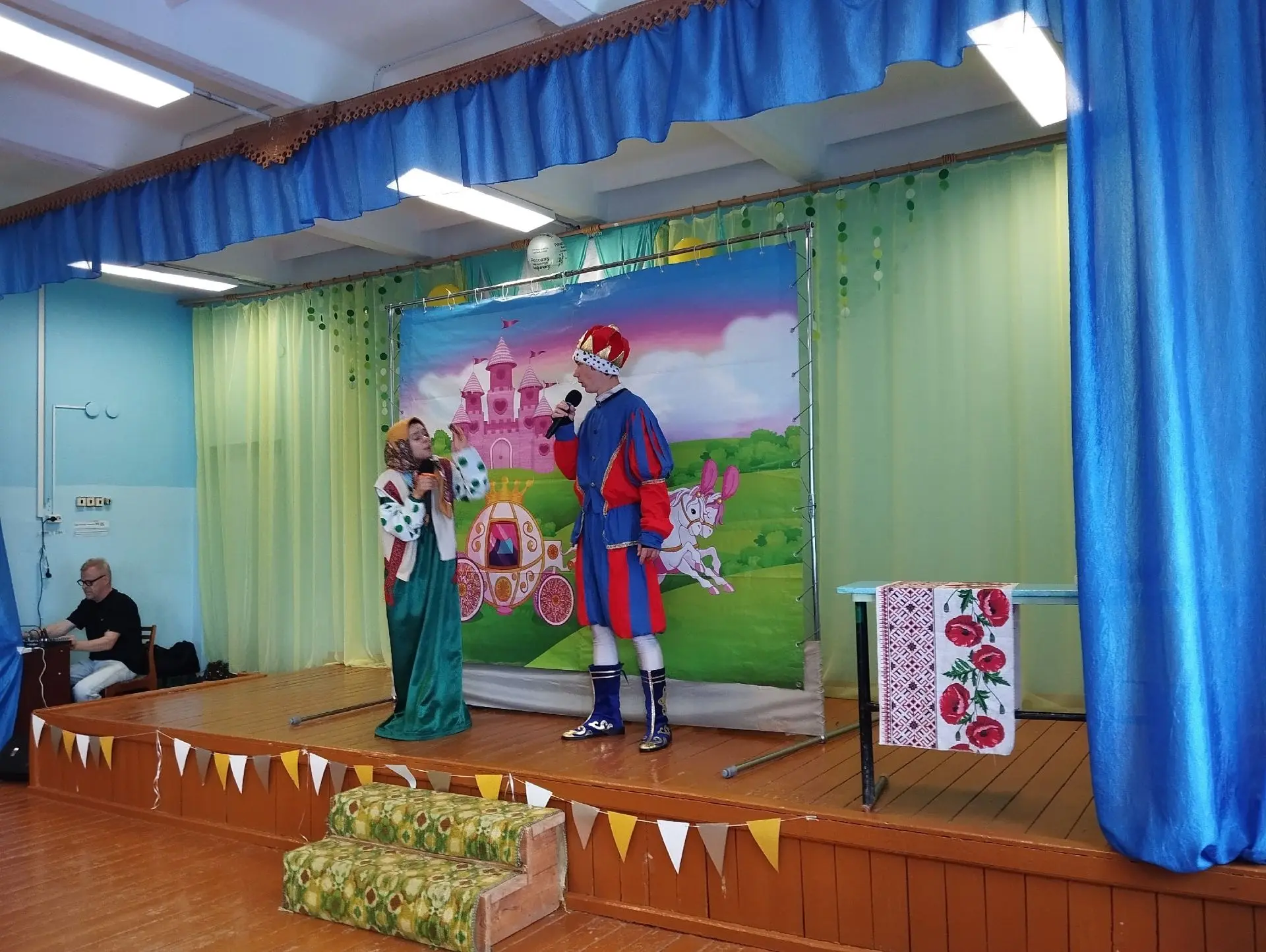 🎭 Волшебный день в нашем лагере 🎭

Сегодня к нам снова приезжала театральная студия «Аленький цвет