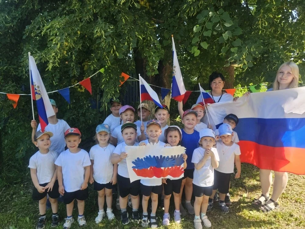 🎉 День России в детском саду: праздник, полный радости и творчества! 🎉

Сегодня в дошкольном отдел
