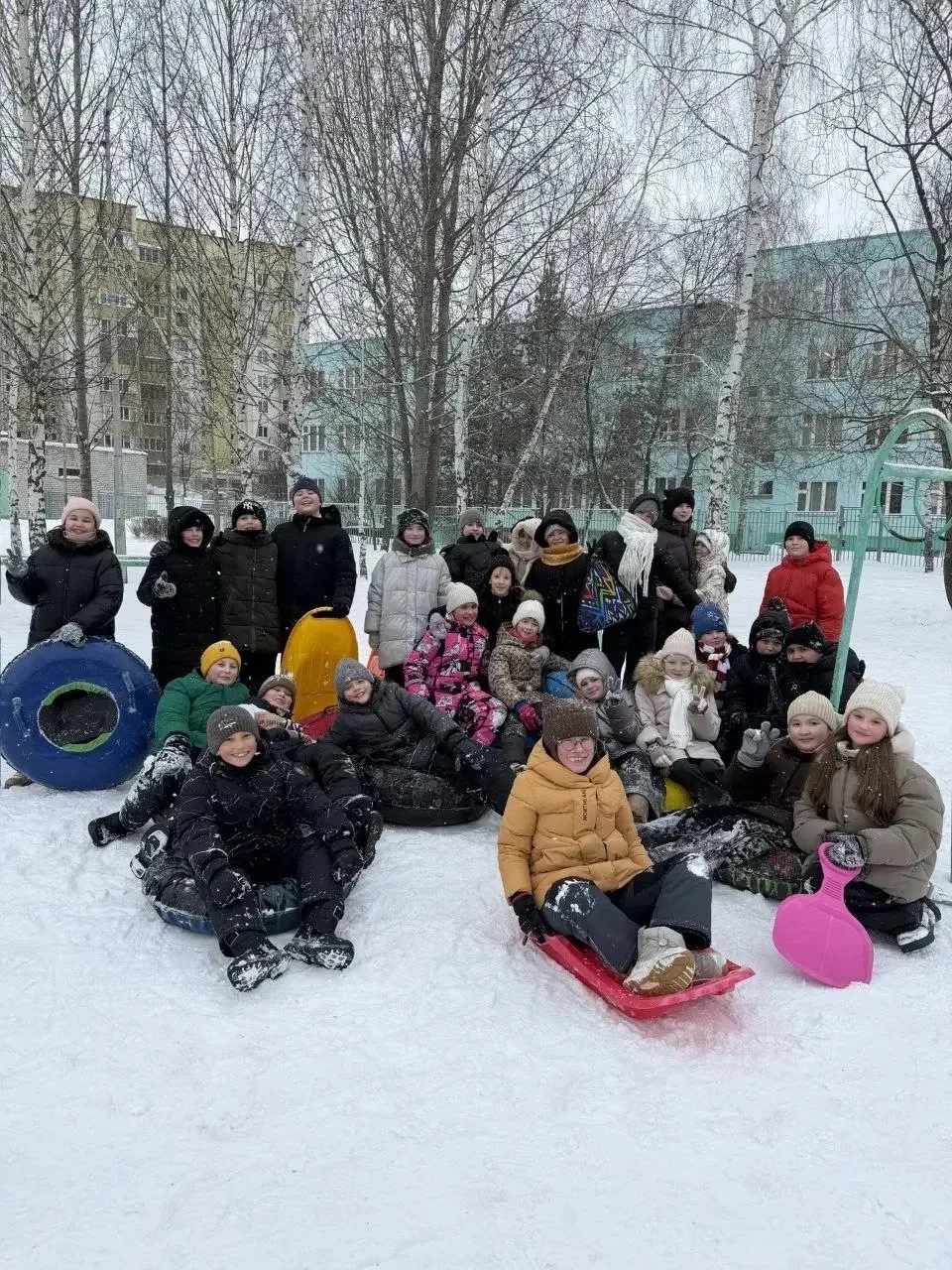 Зимние забавы💫 21 декабря отмечаем день без интернета ⛸️  На школьном дворе сегодня кипела жизнь: св