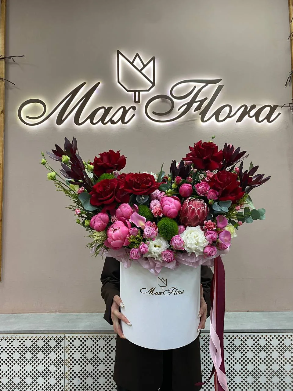 Бесплатная доставка цветов https://maxflorabuket.ru/collection/bukety