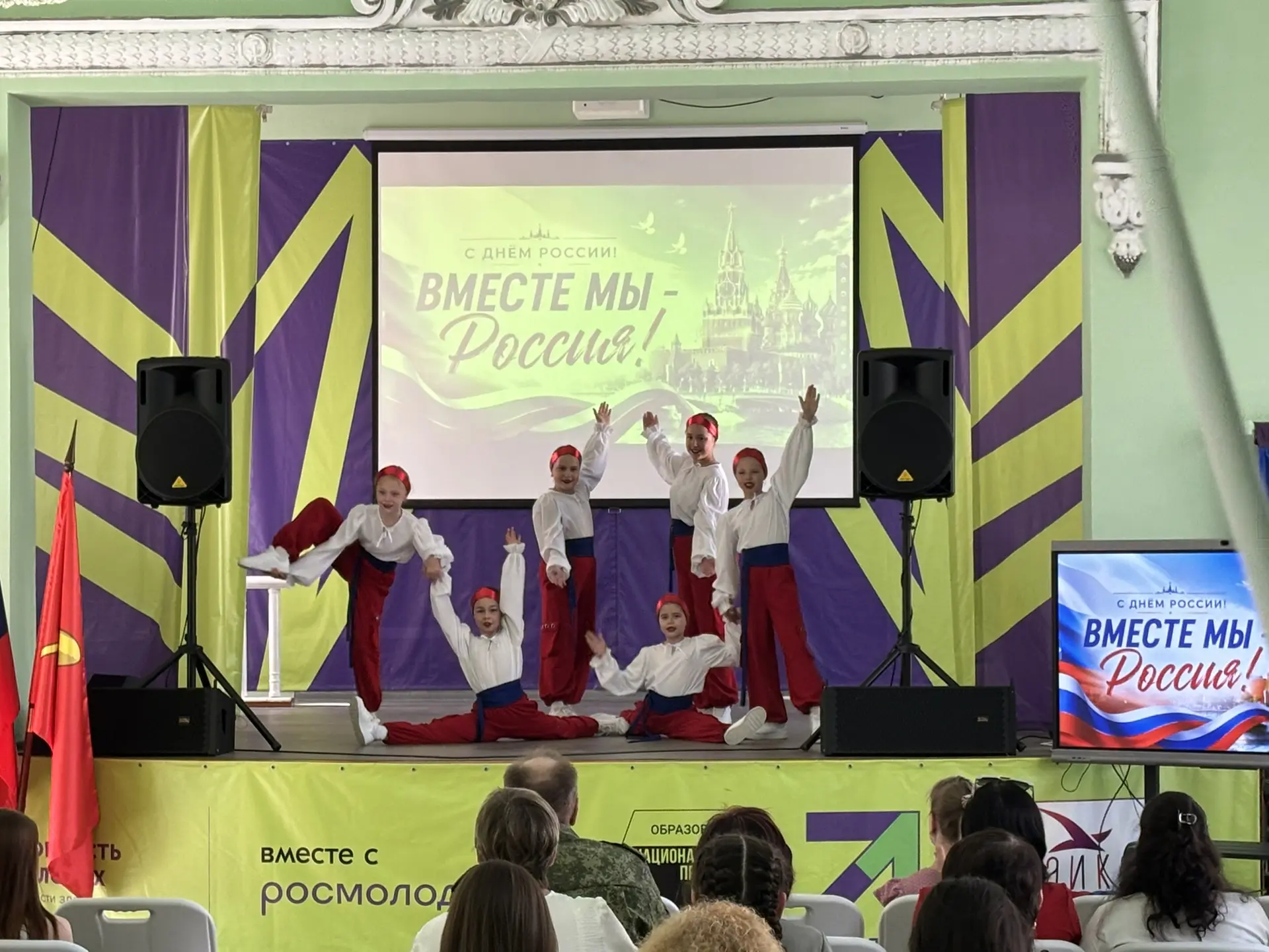 Рубрика: наши в городе 💯

✅Обучающиеся Дома детского творчества приняли участие в торжественном мер