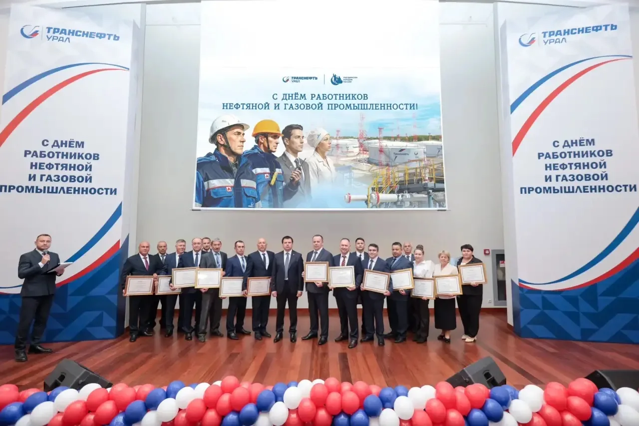 💐В канун Дня работников нефтяной и газовой промышленности, в аппарате управления АО «Т...