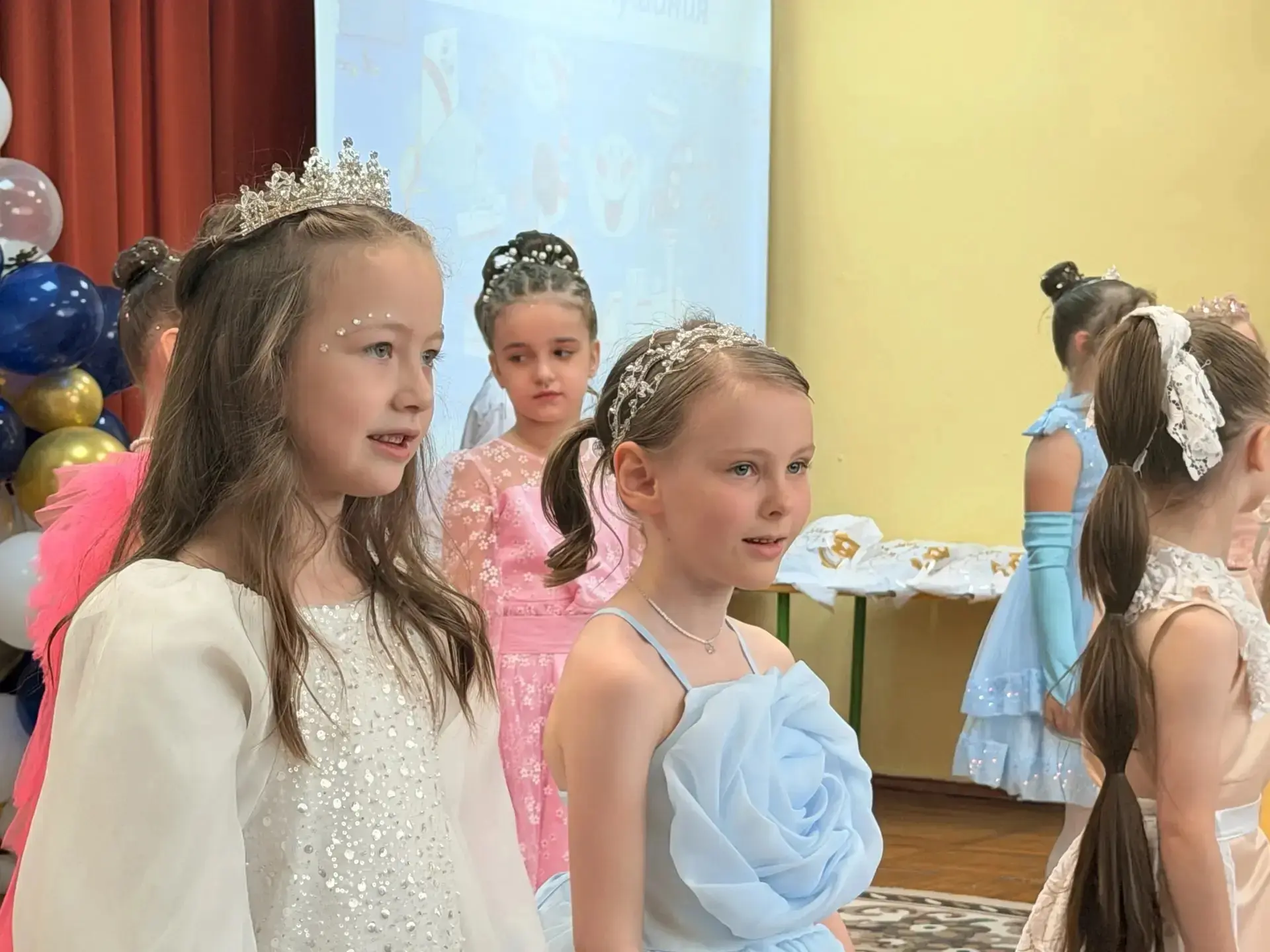✨ В корпусе 7, в подготовительной группе прошёл прекрасный выпускной на тему «Космическ...