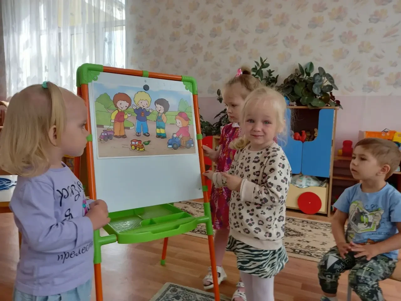 На этой неделе малыши  совершали самые первые шаги по миру дорожного движения.  Путешес...
