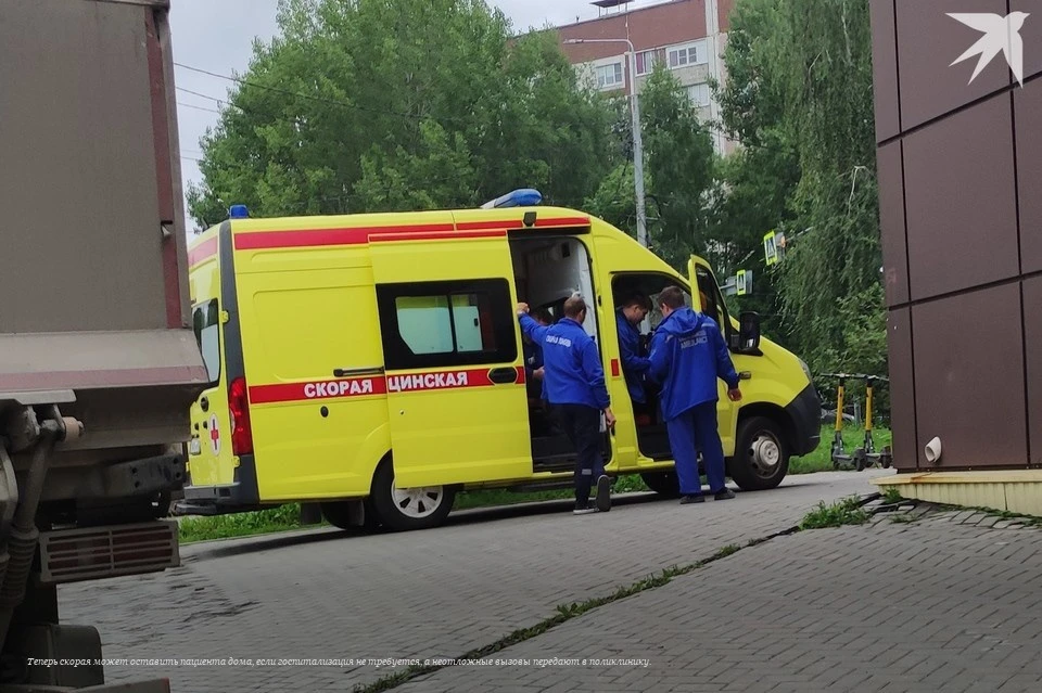 Бригада на месте решает, везти в больницу или оставить дома: скорая помощь Рязани переш...