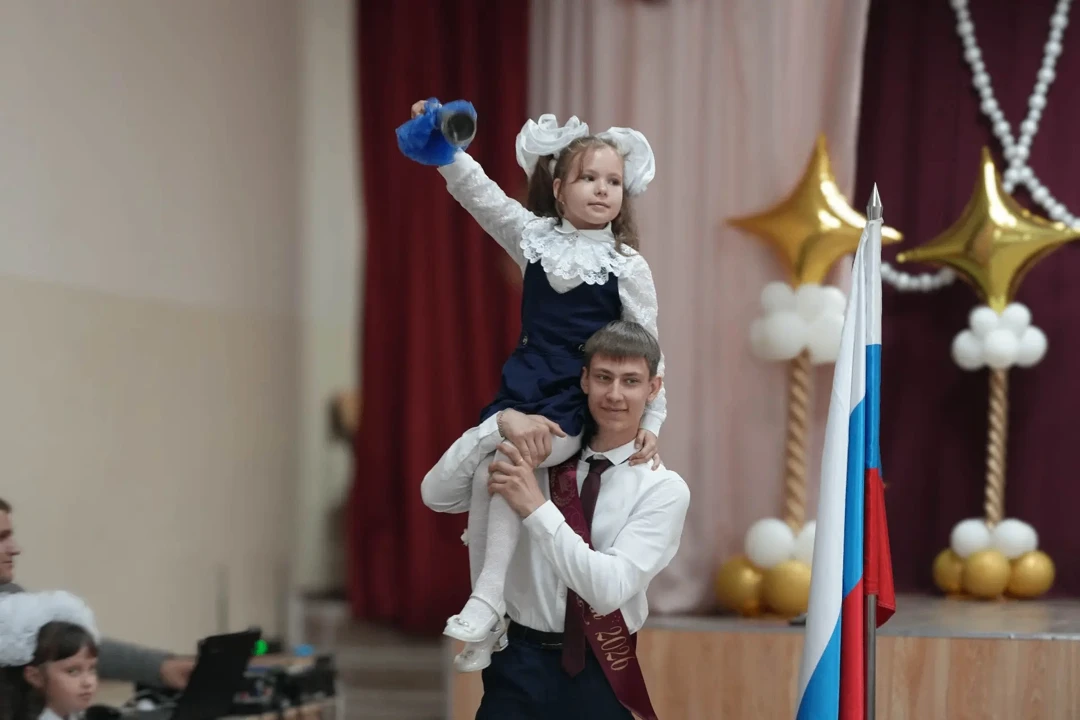 Сегодня во всех школах Ульяновска прозвенел «Последний звонок» – яркий и трогательный п...