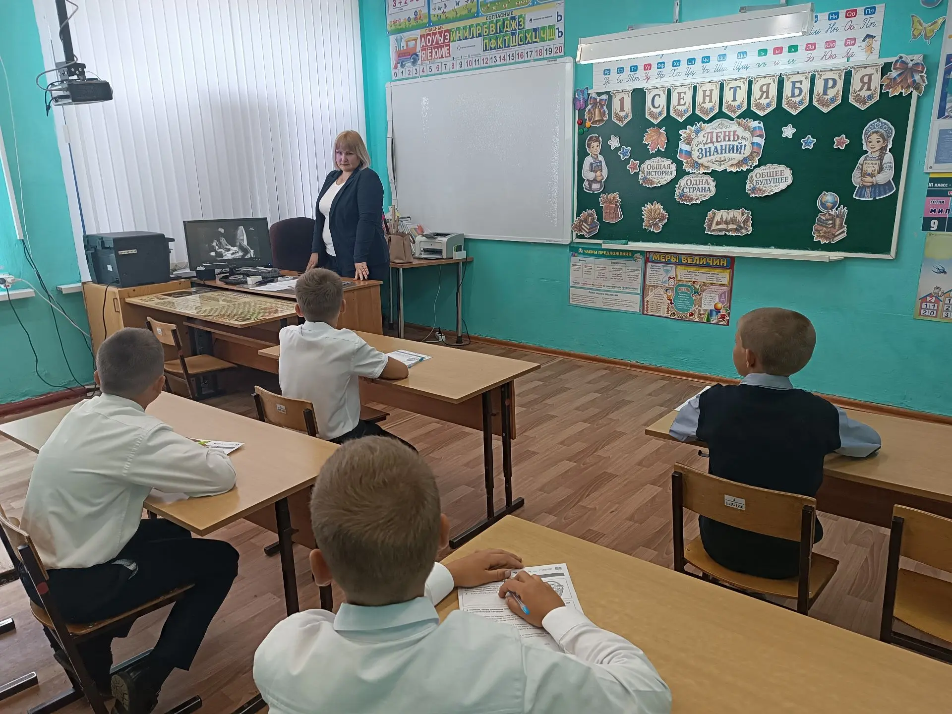 🎊1 сентября — это не только торжественная линейка и цветы, это начало большого пути.