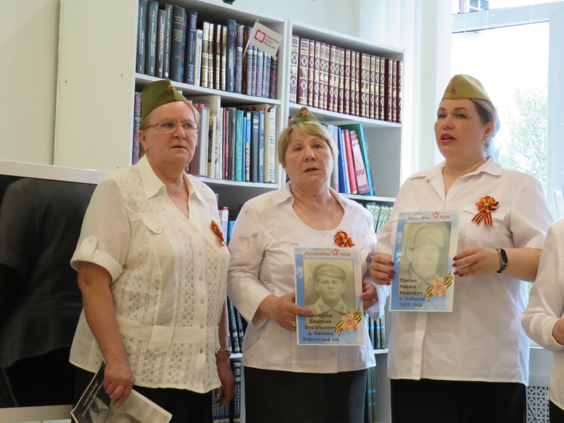 Сегодня в центральной районной библиотеке в исполнении хорового коллектива «Девчата» (д...