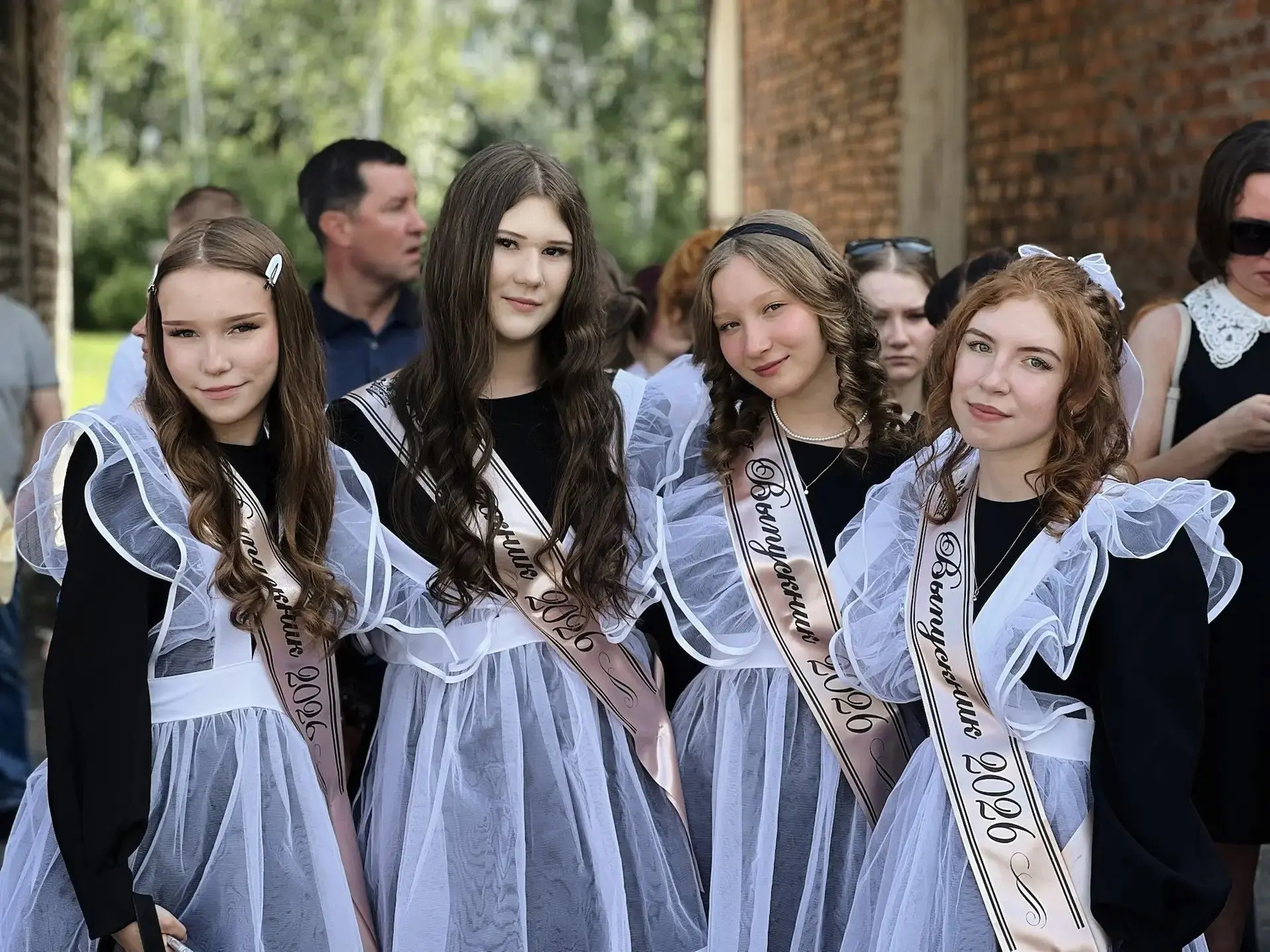 🔔 Сегодня особенный день — для наших девятиклассников и одиннадцатиклассников прозвенел последний зв