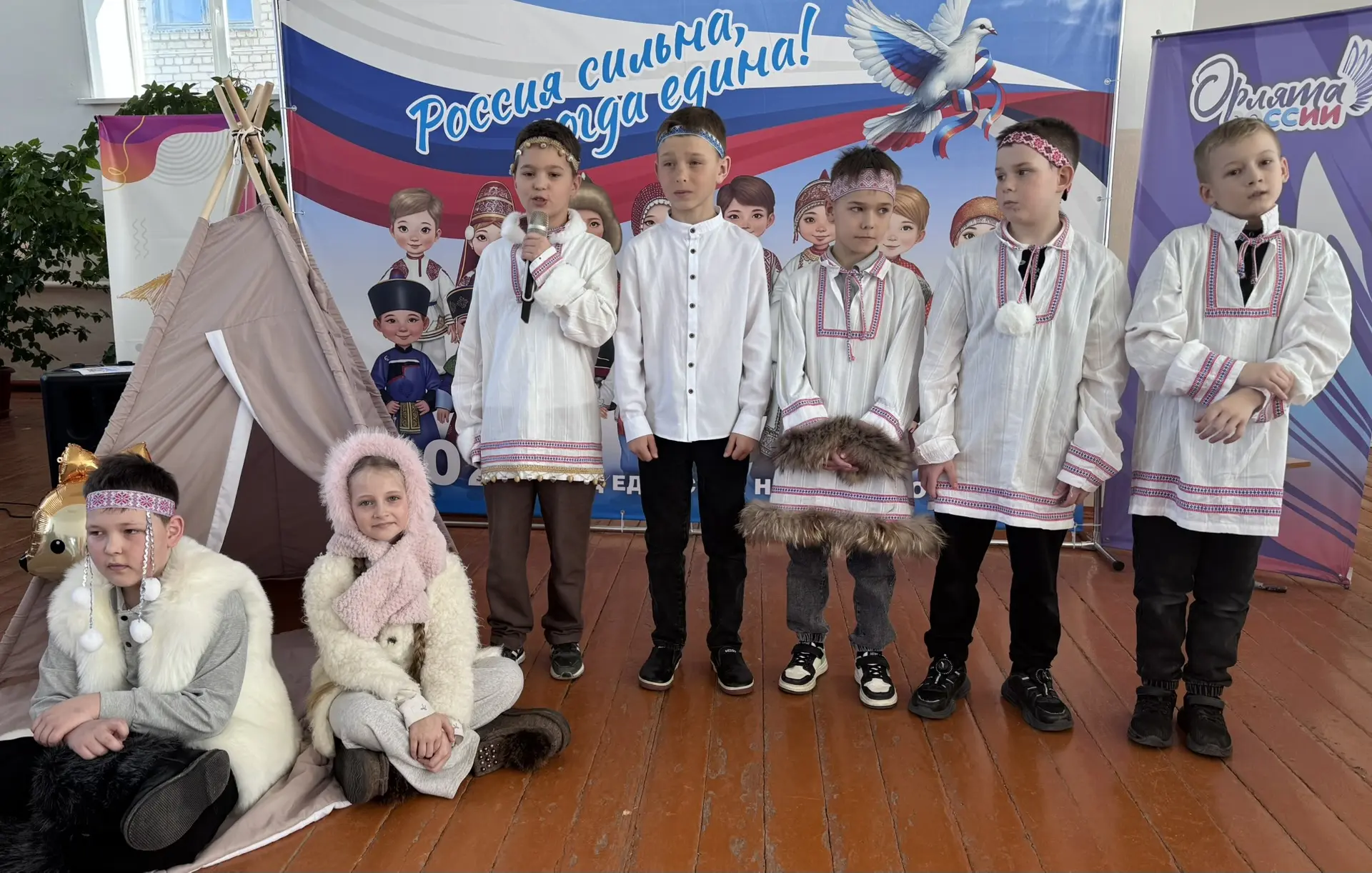 ✨ Второй день большого школьного фестиваля народов России: путешествие по необъятной стране продолжа