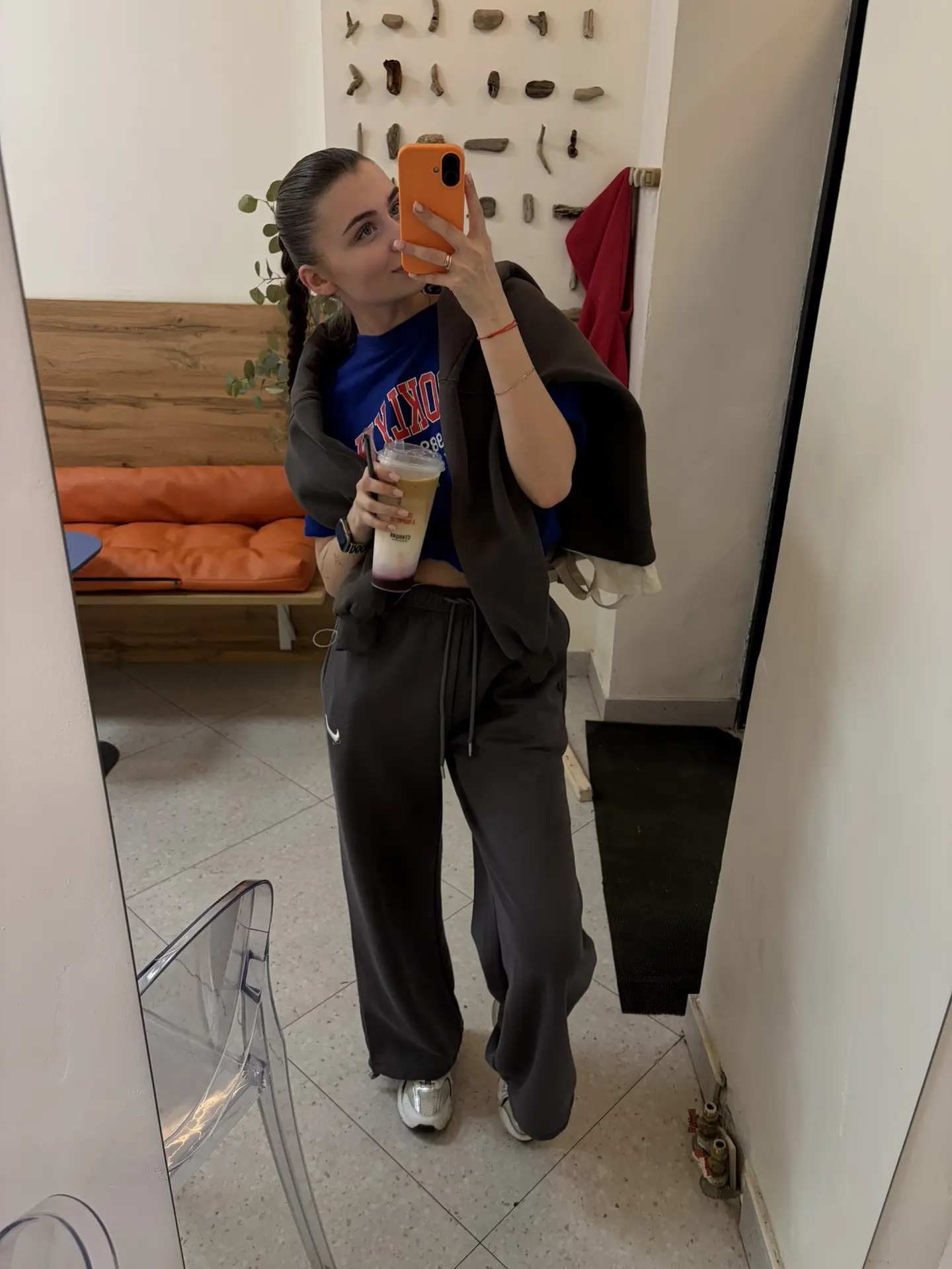 Всем приветик🥰 

Настя Центр на связи😏

Как тяжко проводить этот жаркий день в заперти😁 но как ле