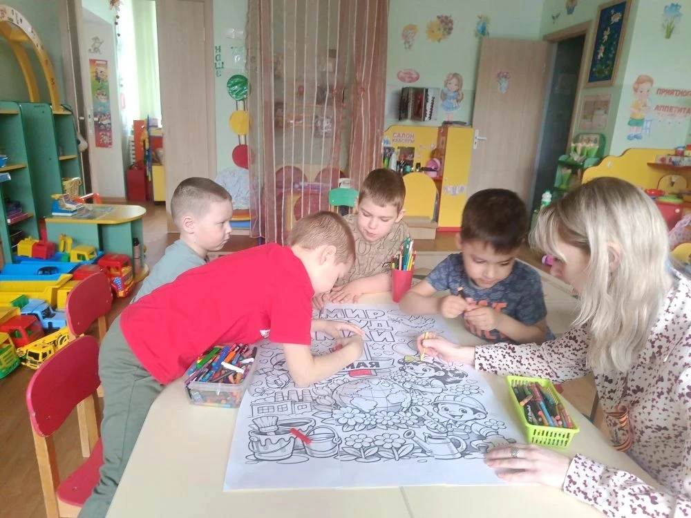 🕊️🌸 Мир! Труд! Май! Первомай шагает по планете! 🌸🕊️

1 мая наша большая страна встретит праздник