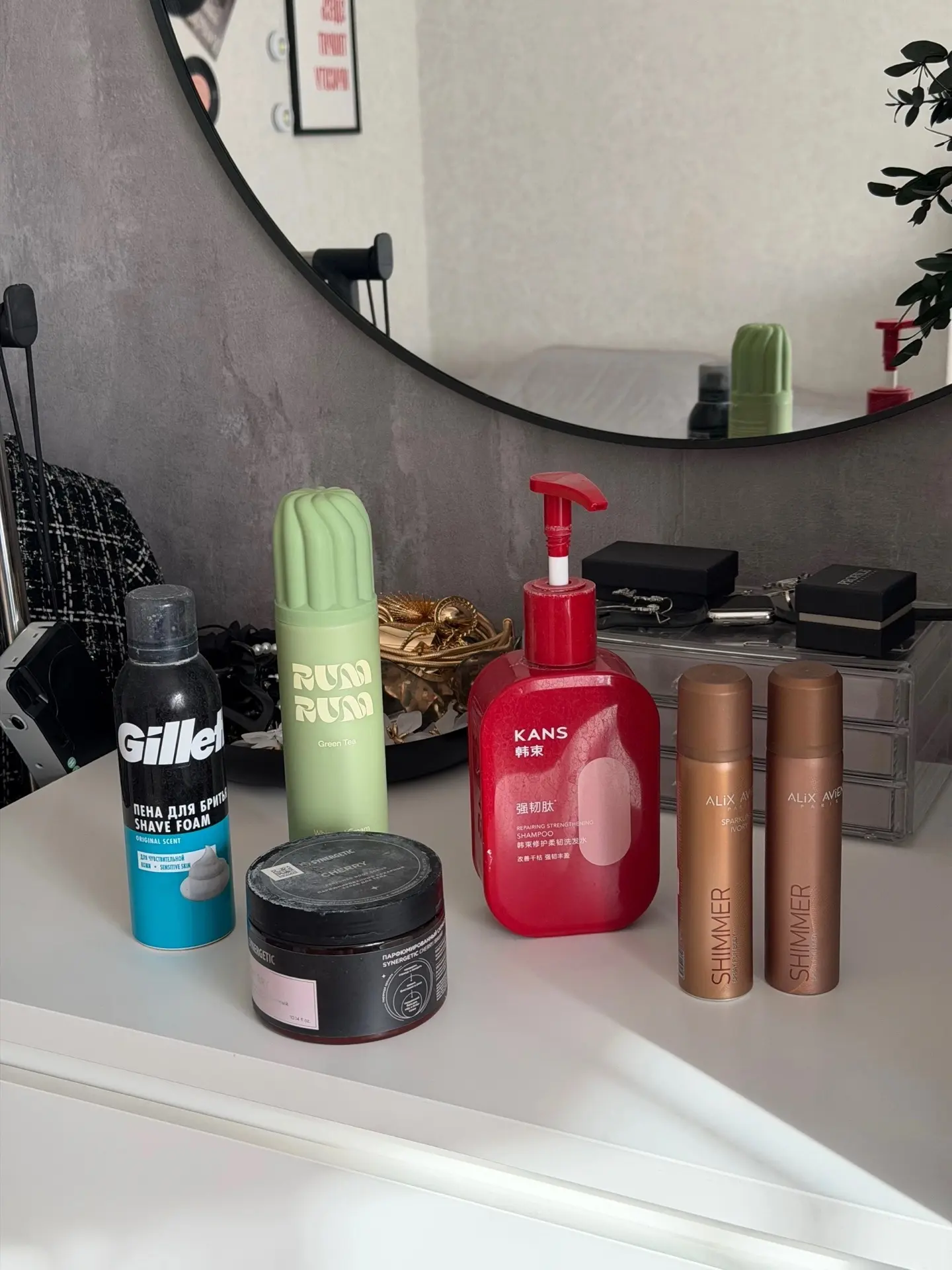 Рубрика «Пустые баночки» ✨

Первая — пена для бритья от Gillette для чувствительной кожи. Честно, да