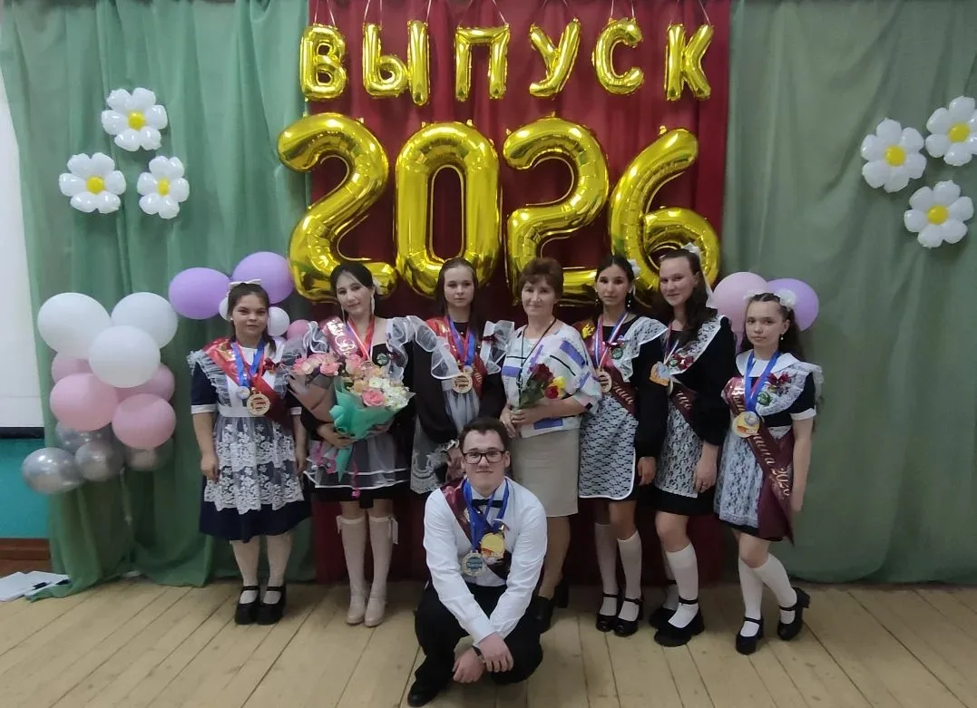 🔔 Школьные годы - чудесные, словно стремительный вальс 💃 подходят к своему завершению...