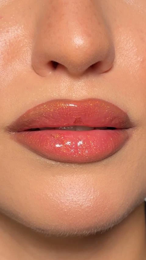Протестировала новый блеск-плампер от Kiko! 🍑