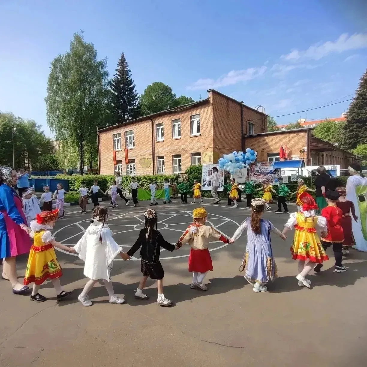 2026 ГОД ГОД ЕДИНСТВА НАРОДОВ  РОССИИ  Праздник единства народов -  яркое погружение в многообразие 