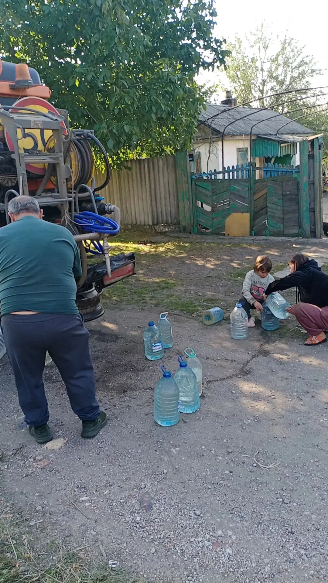Продолжила мониториг подвоза технической воды по улице Кирова в Горняцком внутригородск...