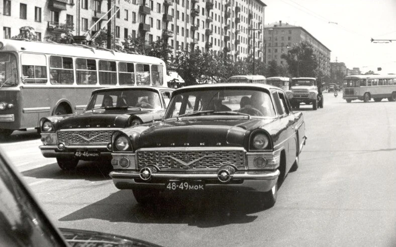 Моссоветовские «Чайки» на Ленинградском проспекте, 1970 год.