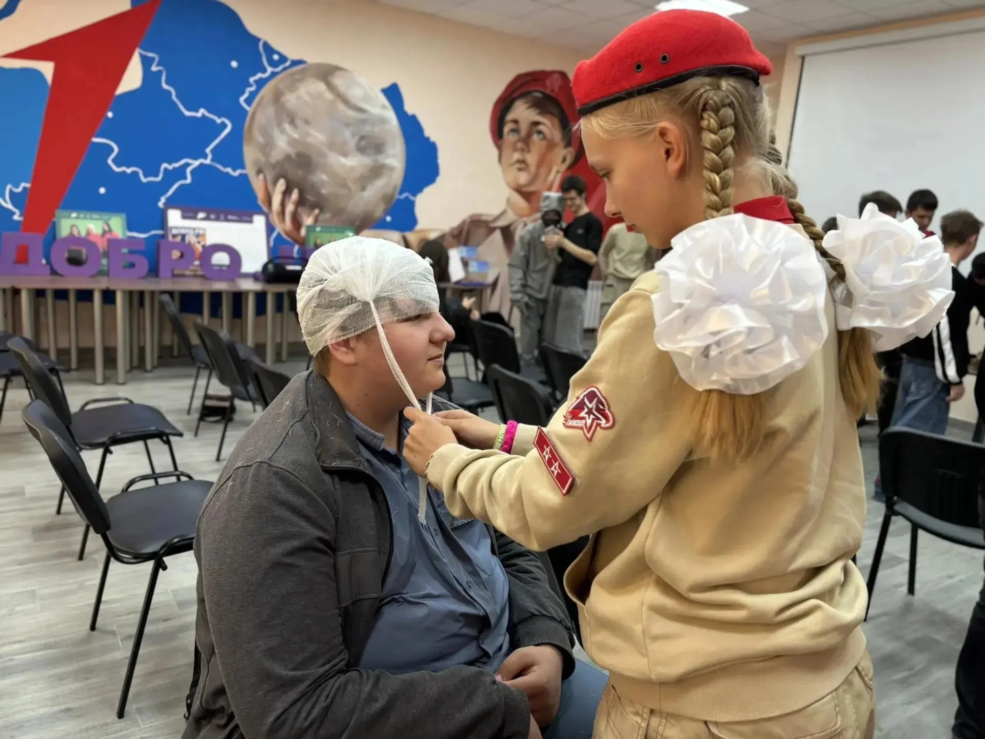 В округе отметили День воссоединения Донецкой Народной Республики, Луганской Народной Р...