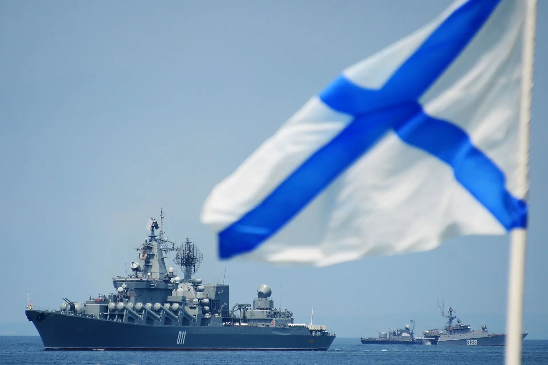 Коллектив СПб ГБУ «Горжилобмен» поздравляет с днем Военно-морского флота России. Всех тех, кто связа