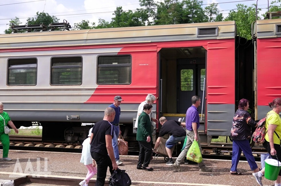 За полгода пригородными поездами ДЖД воспользовались почти 320 тыс. пассажиров

Этот год стал для До
