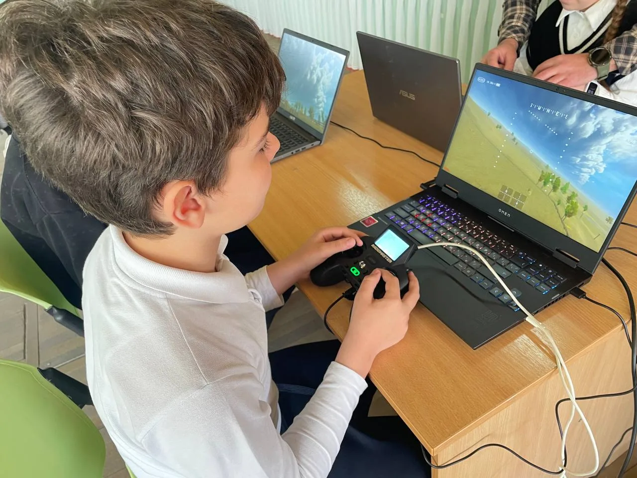 🎮Мастер-класс по управлению дронами в кадетском 5В классе  ✨В МБОУ г.Керчи РК "Школа №23 им. Героя С