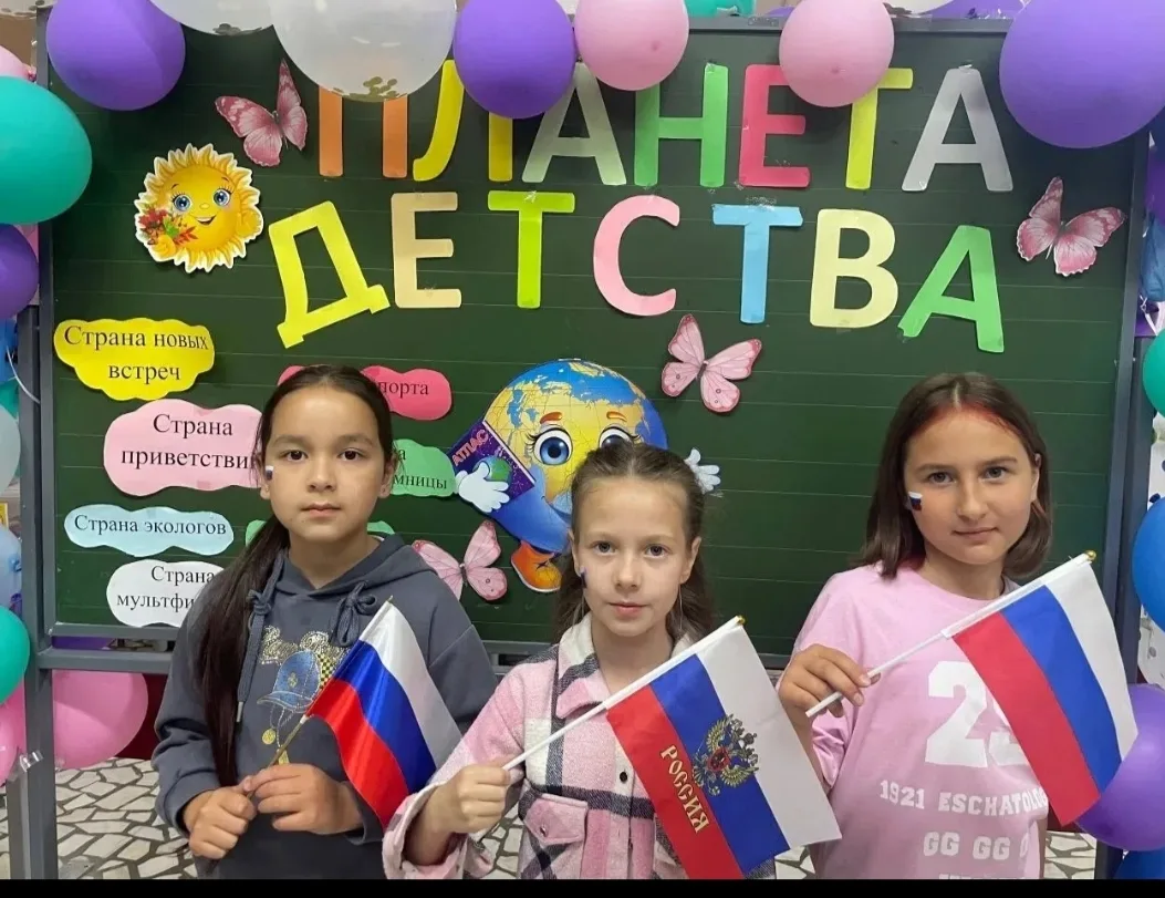 🇷🇺11 июня в преддверии Дня России  в нашем лагере👧👦 "Планета детства "👧ребята окунулись в атмос