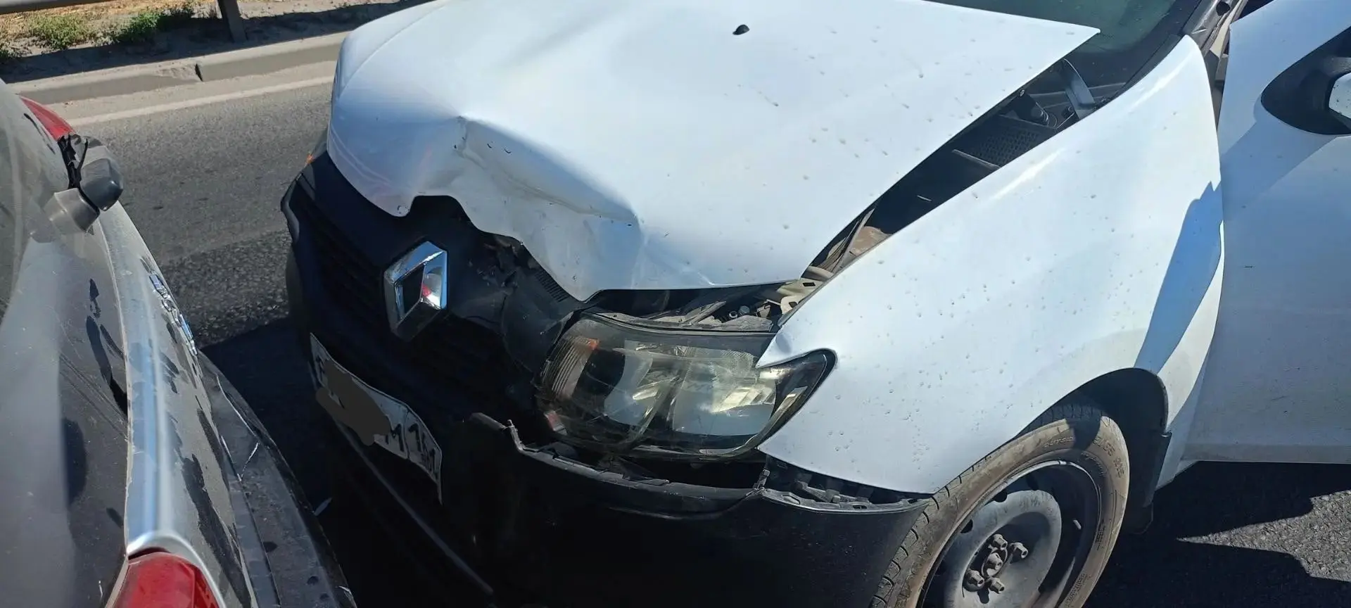 На спуске Герцена в Новочеркасске — получилпсь серьёзная пробка после ДТП.