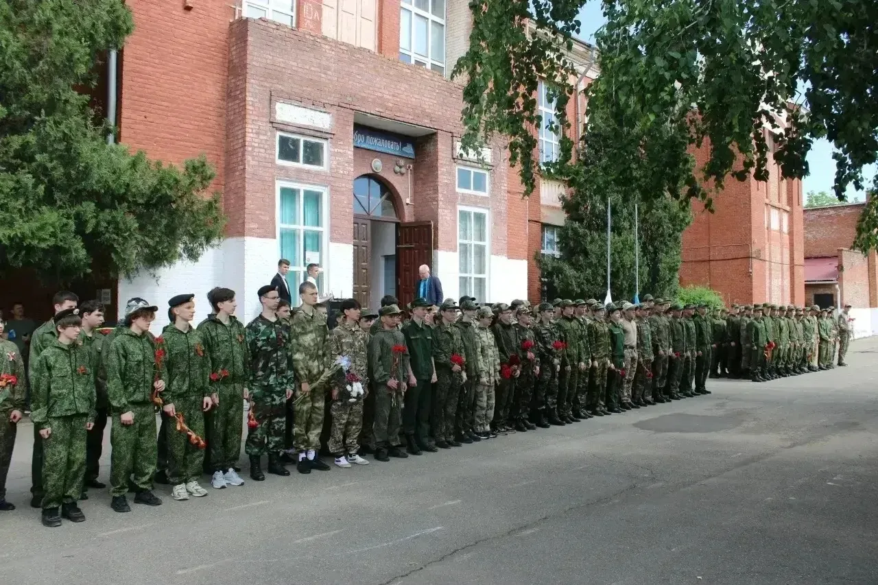 🇷🇺 Торжественное открытие военных учебных сборов в 34-й школе! 🪖  Вчера в СОШ №34 для учеников 10-х 