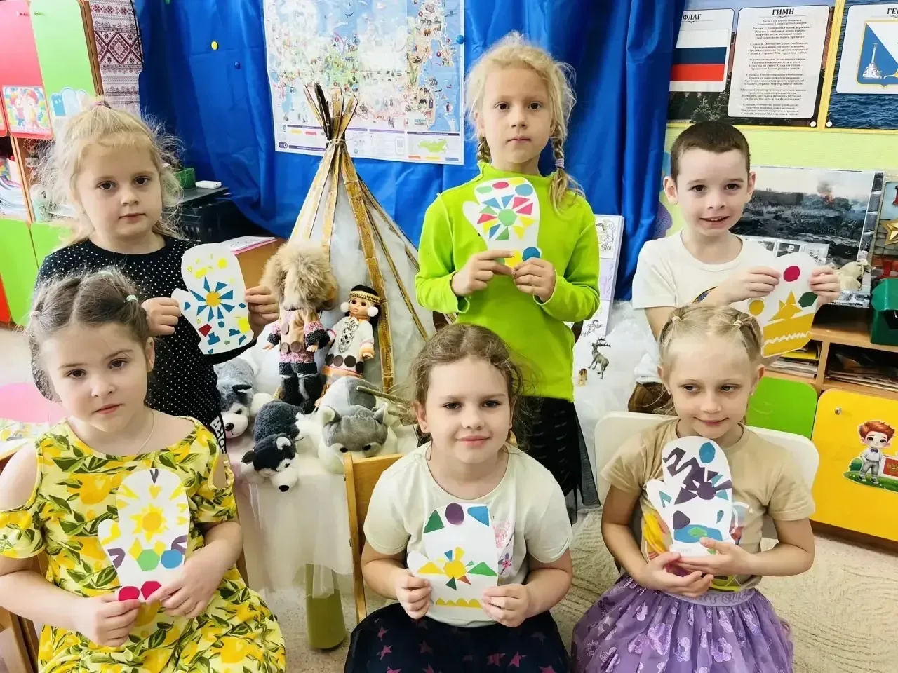 Год единства народов России🇷🇺  Ребята из группы «Светлячок» продолжили свое увлекательное знакомство