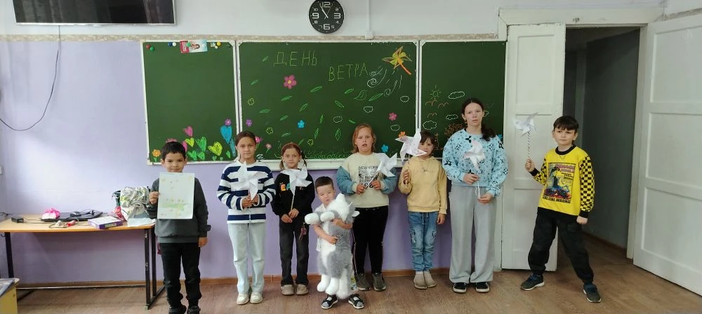 💨 День ветра в лагере — это что‑то невероятное! 💨
Сегодня природа сама задала нам тему дня — на ул