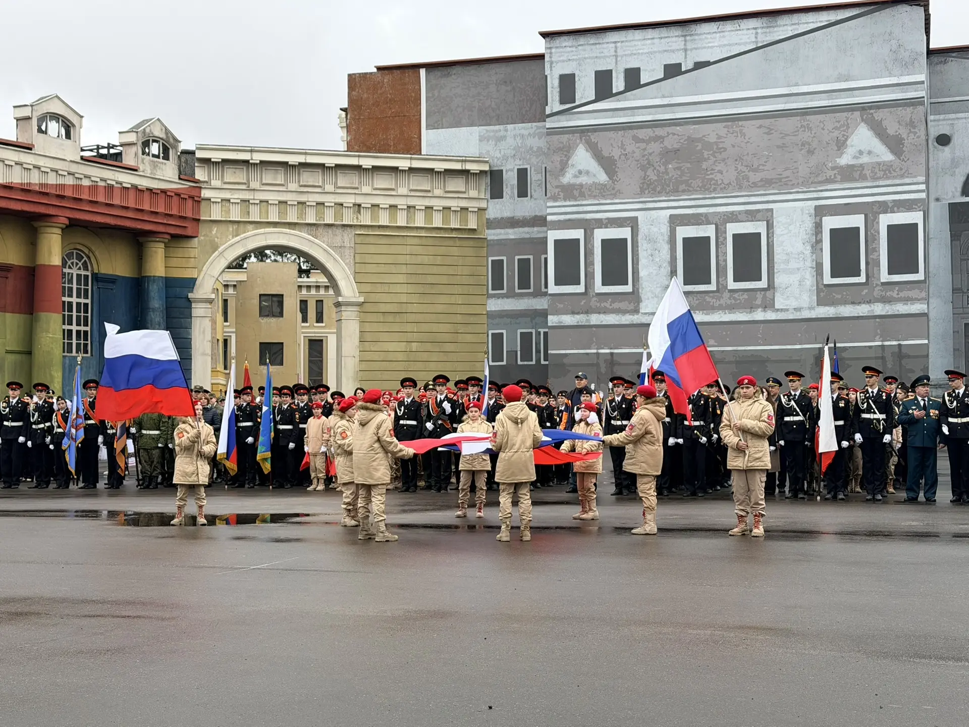 ВИВАТ, КАДЕТ! УСПЕШНОЕ ВЫСТУПЛЕНИЕ НА СМОТРЕ В «МОСКИНО»  📌 В кинопарке «Москино» прошёл смотр знамё