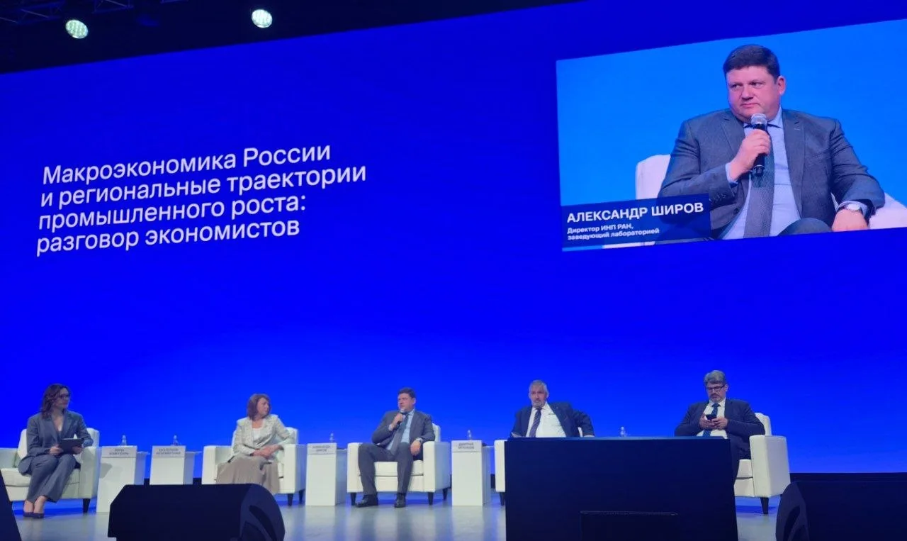 #Макро
Удержание высокой ставки ЦБ привело экономику РФ к полторагодовому замедлению — Александр Шир