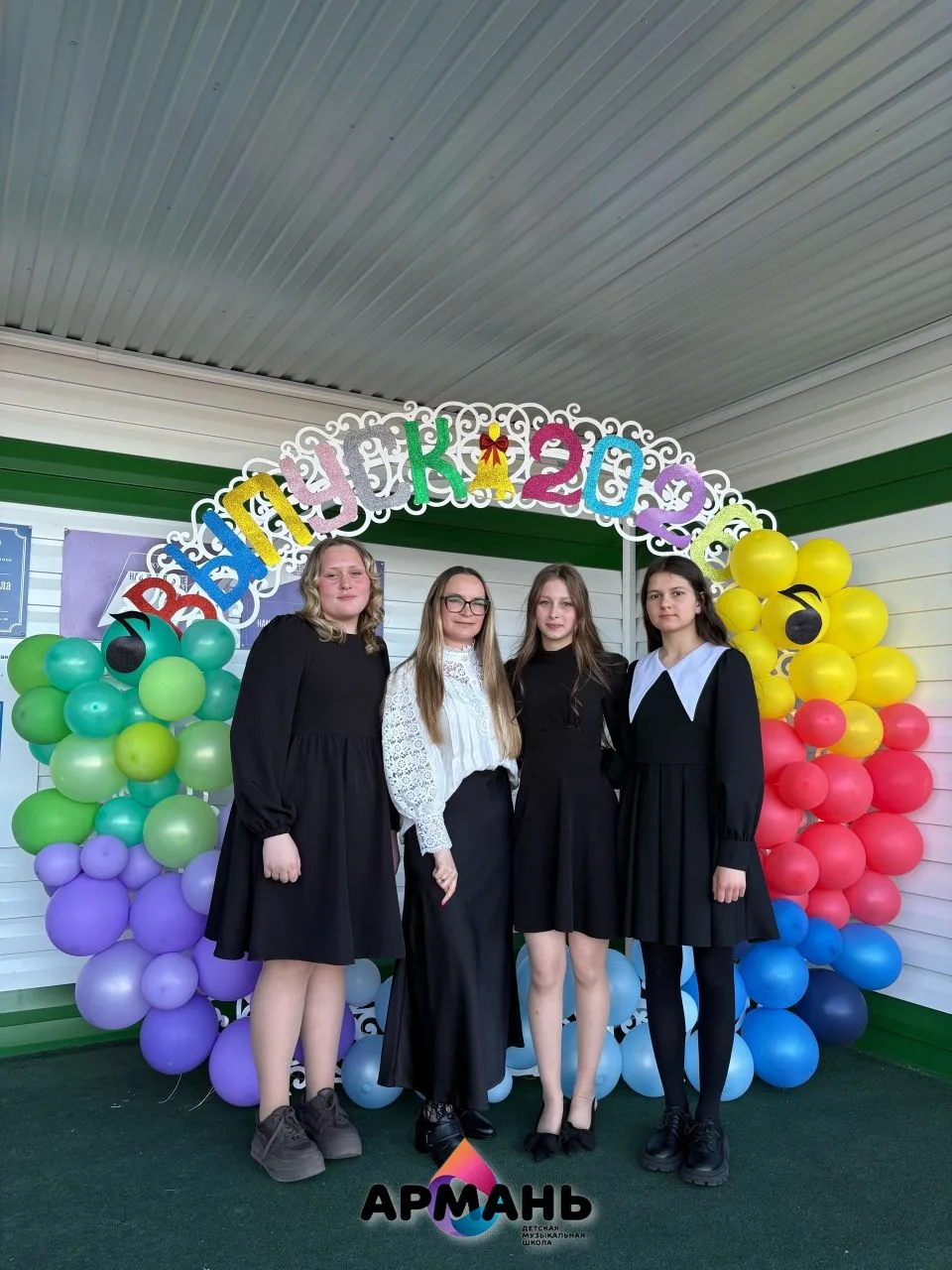 🎉📸 Фотографий много не бывает! Давайте вместе насладимся моментами с нашего незабываемого выпускно