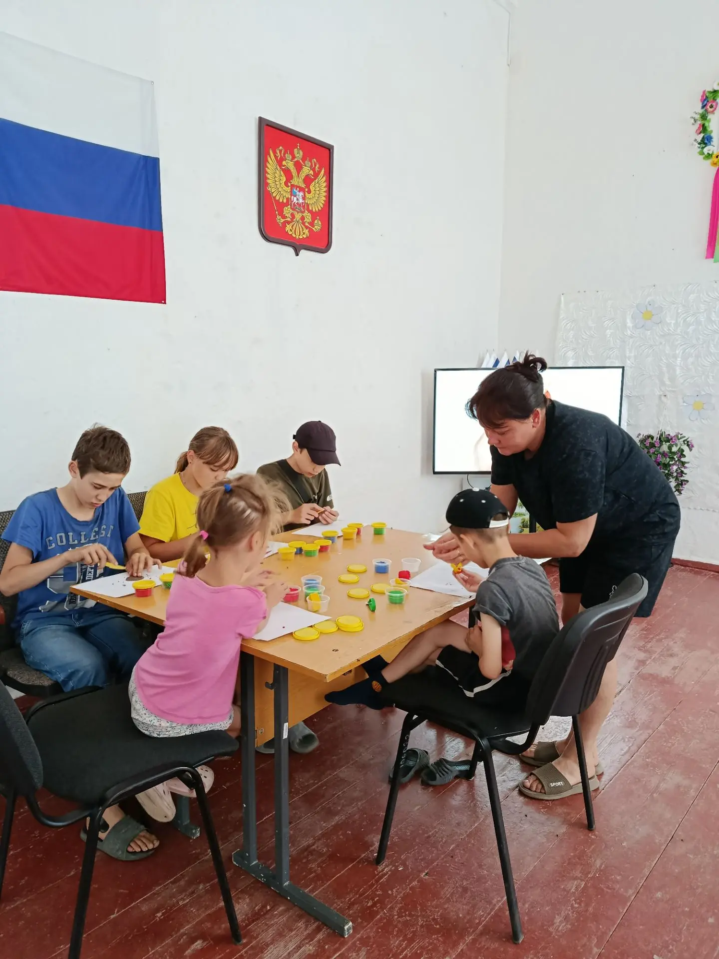 В Анновском СК вдохновение в каждом кусочке: дети и пластилин.