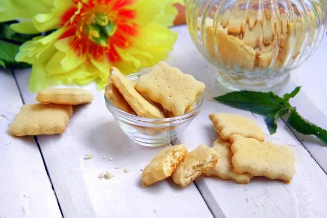 🍪 Галетное печенье классическое без яиц

Ингредиенты

• Пшеничная мука — 50 г
• Вода — 30 мл
• Подс