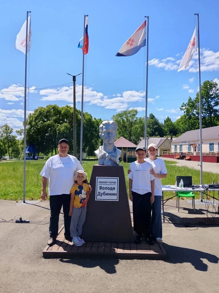 Семья — это наше главное «Объединение»! 👨‍👩‍👧‍👦✨

С 5 по 7 июня в лагере «Изумрудный» им. В. Дуб