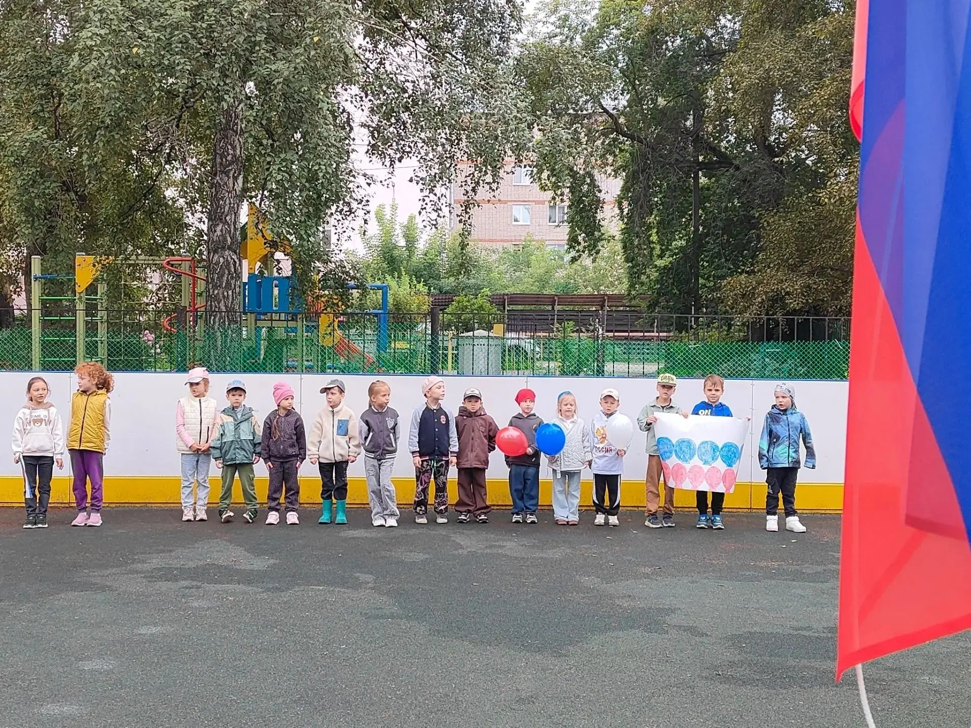 🎉 С Днём Государственного флага Российской Федерации! 🇷🇺Ребята и педагоги 2-го корпу...
