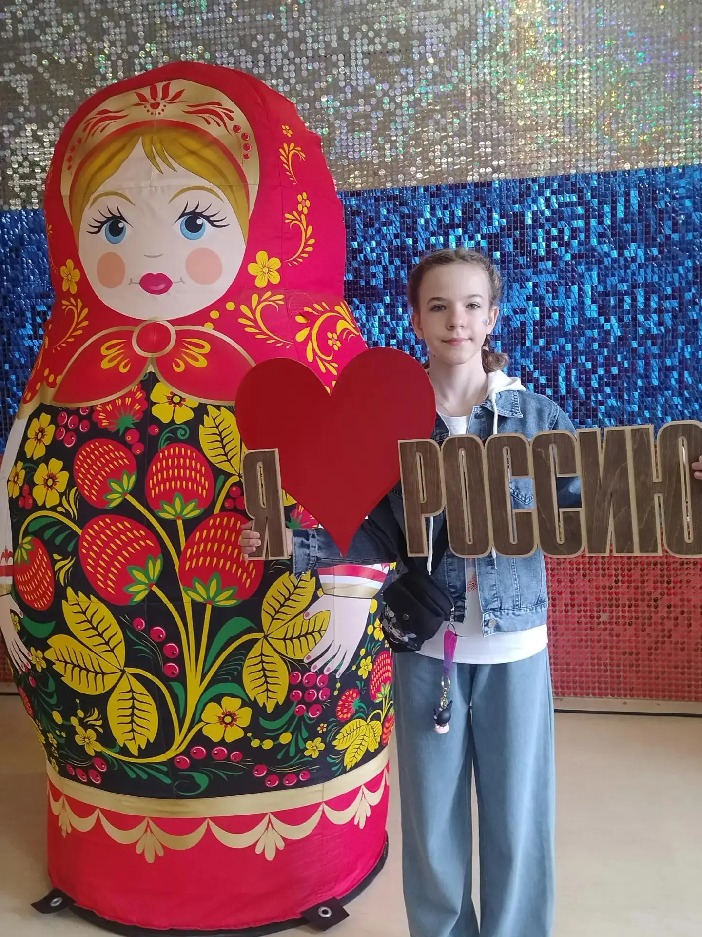 🇷🇺 День России в Талнахе!
Несмотря на пасмурную погоду, в районе Талнах состоялся красивый и гранд