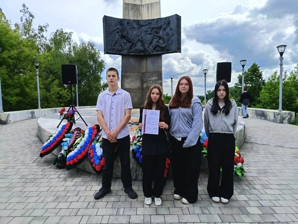 Трудовое лето 2026 стартовало

1 июня в городе Вязники, на Аллее боевой славы были вручены муниципал