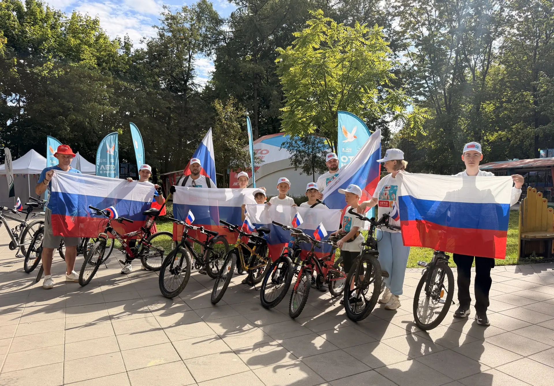 🇷🇺Велопробег в честь Дня Государственного флага России прошел в Троицке