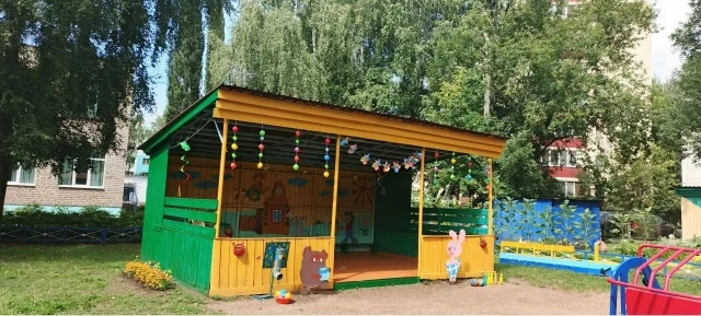 Обновление прогулочного участка второй младшей группы.