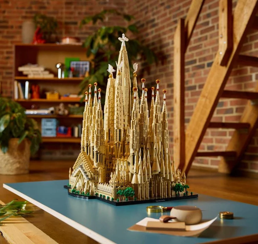 🧱 Lego открыла предзаказ на самый большой конструктор в истории компании.