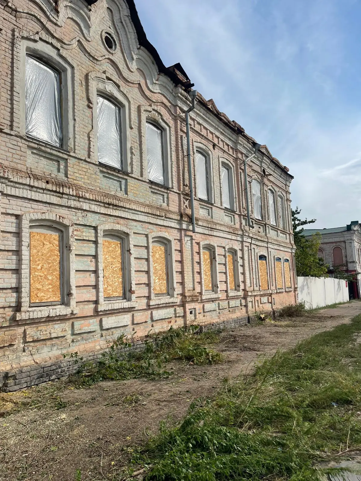 Здание бывшего дворянского собрания, расположенное в Павловске на улице Ленина, 12, вошло в перечень