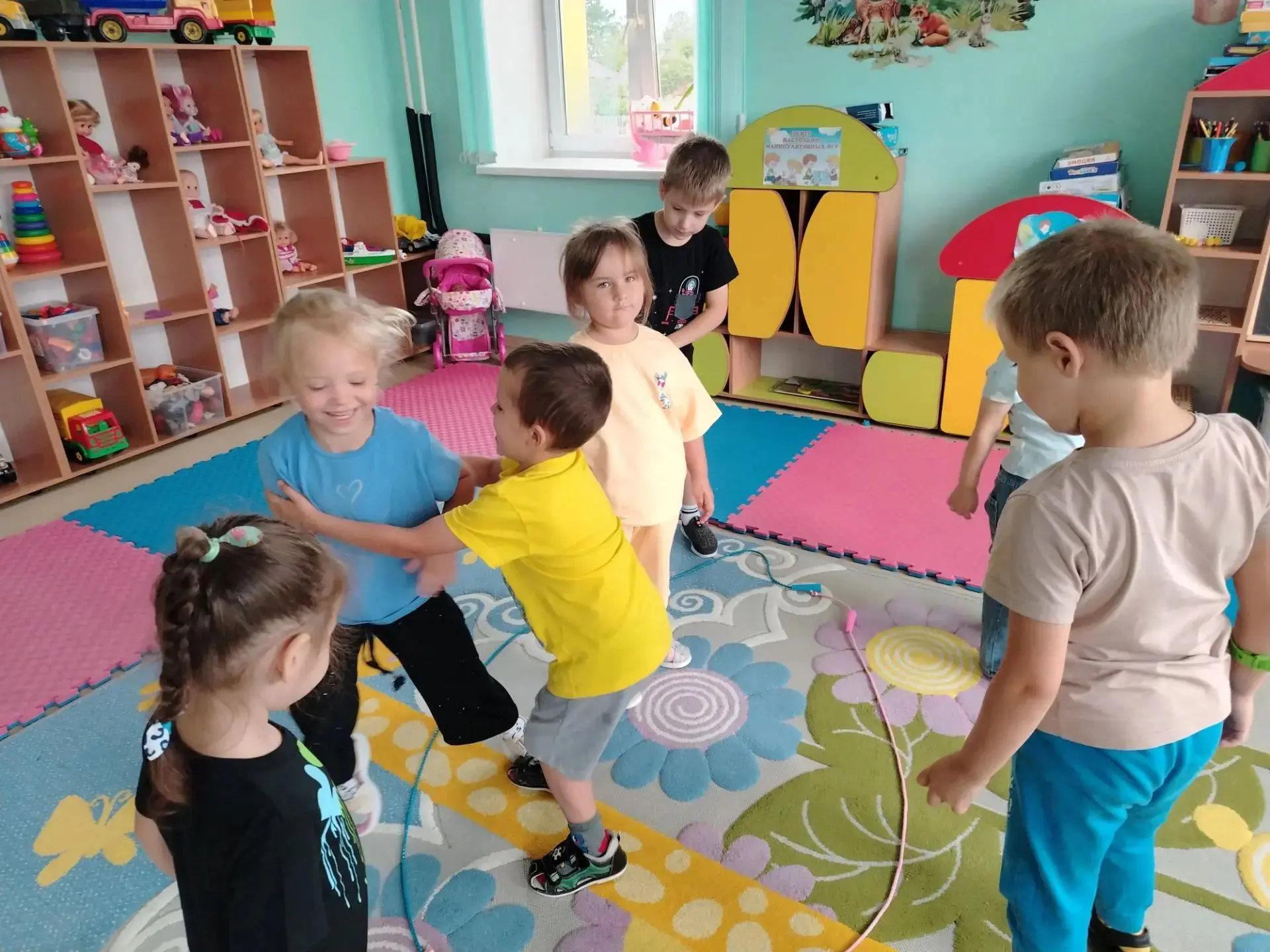 В нашем детском саду дети познакомились и поиграли в весёлую игру народов Севера — «Рыбаки и рыбки» 