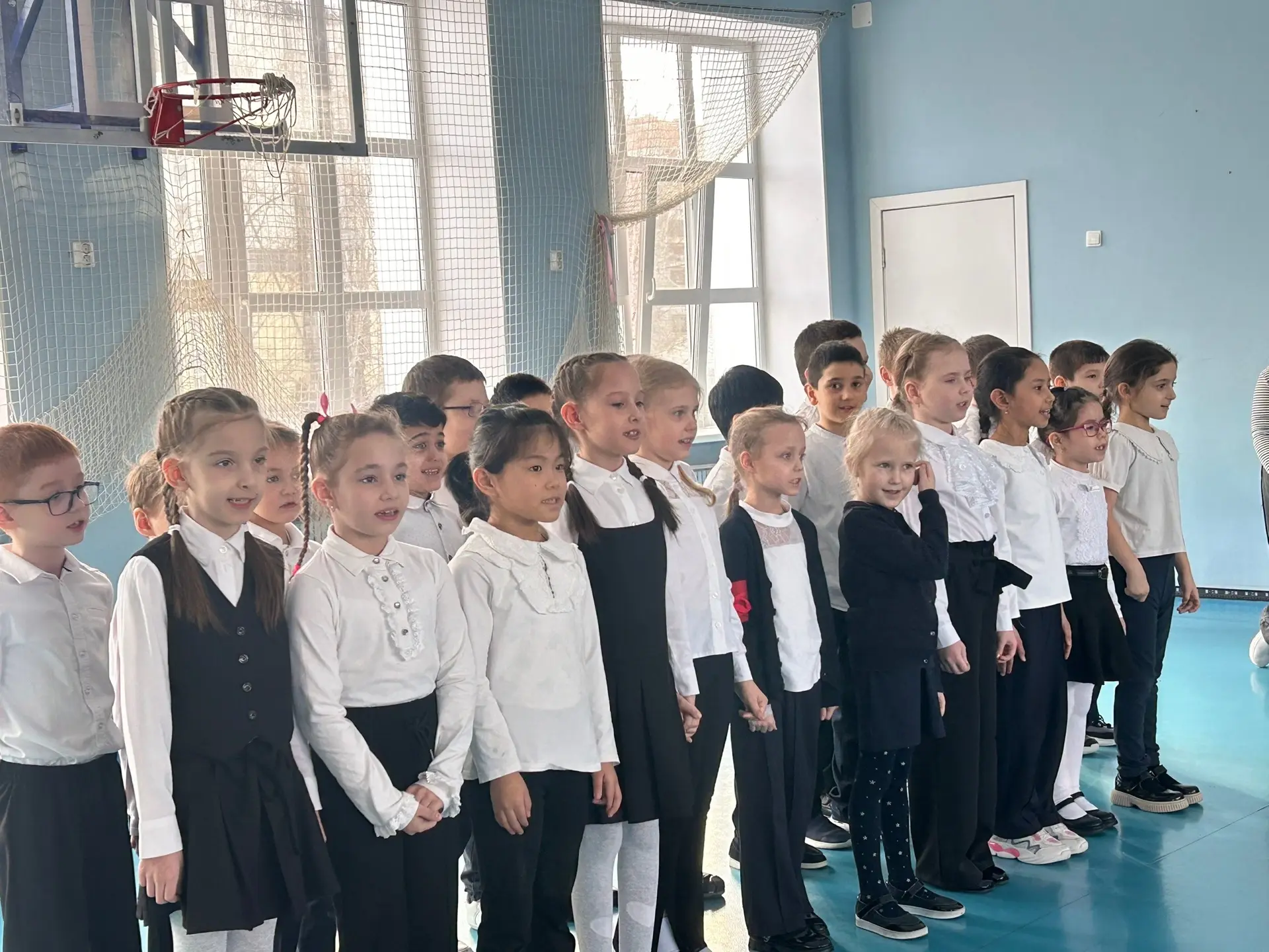 📣20.02.2026 г., в наших начальных классах прошла торжественная  линейка, посвященная Дню защитника О