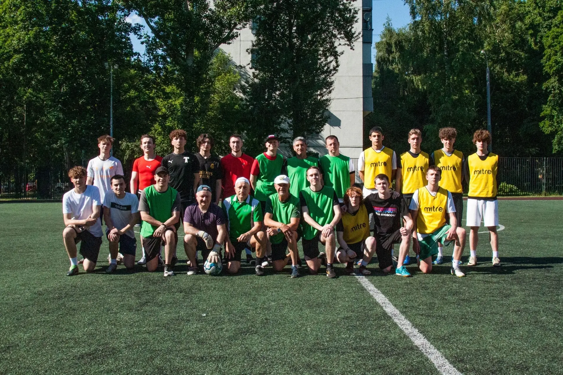 ТРАДИЦИЯ, ОБЪЕДИНЯЮЩАЯ ПОКОЛЕНИЯ!⚽❤️

Друзья! Традиция, объединяющая поколения нашей школьной семьи 