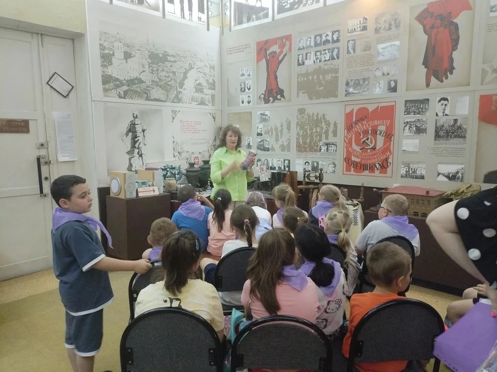 День 1️⃣0️⃣ 

📚 1-й отряд прикоснулся к истории 

Сегодня в рамках культурно-образовательной програ